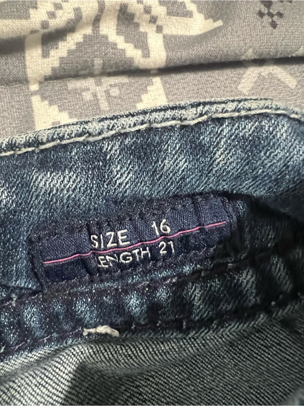 Vigoss Light Wash Capri that were cut by previous owner - Picture 6 of 11